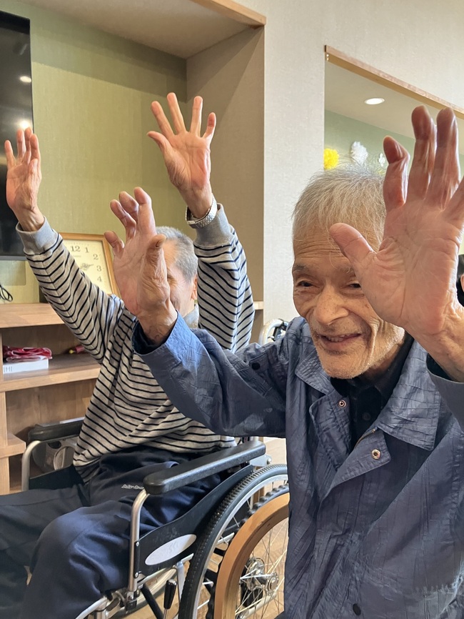 4_医療院2F　笑いヨガで心も身体も健康に！