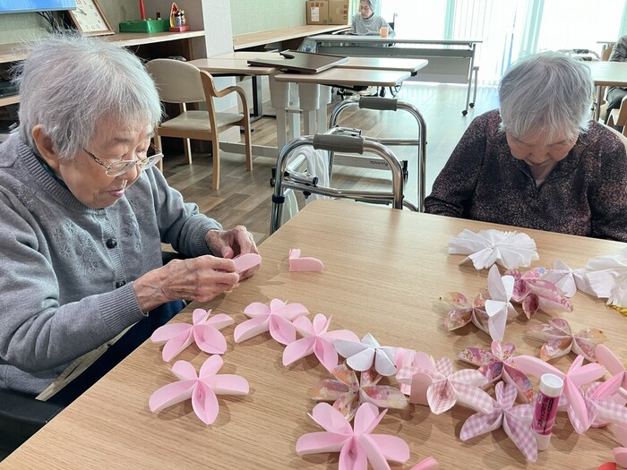 1_医療院2F　春の桜第1弾さくらの木の壁画作り